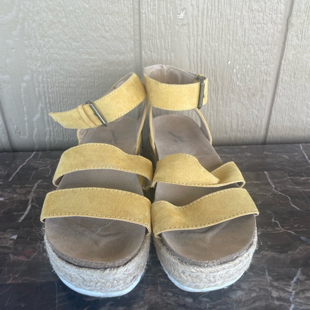 Yellow Universal Thread Platforms - image 1